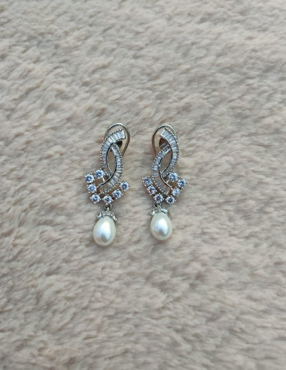 Crystal And Pearl Drop Earring