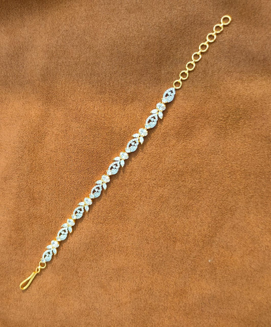 Gold-plated crystal bracelet with hook