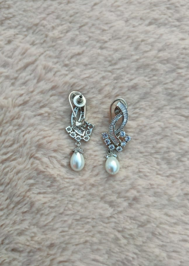 Crystal And Pearl Drop Earring